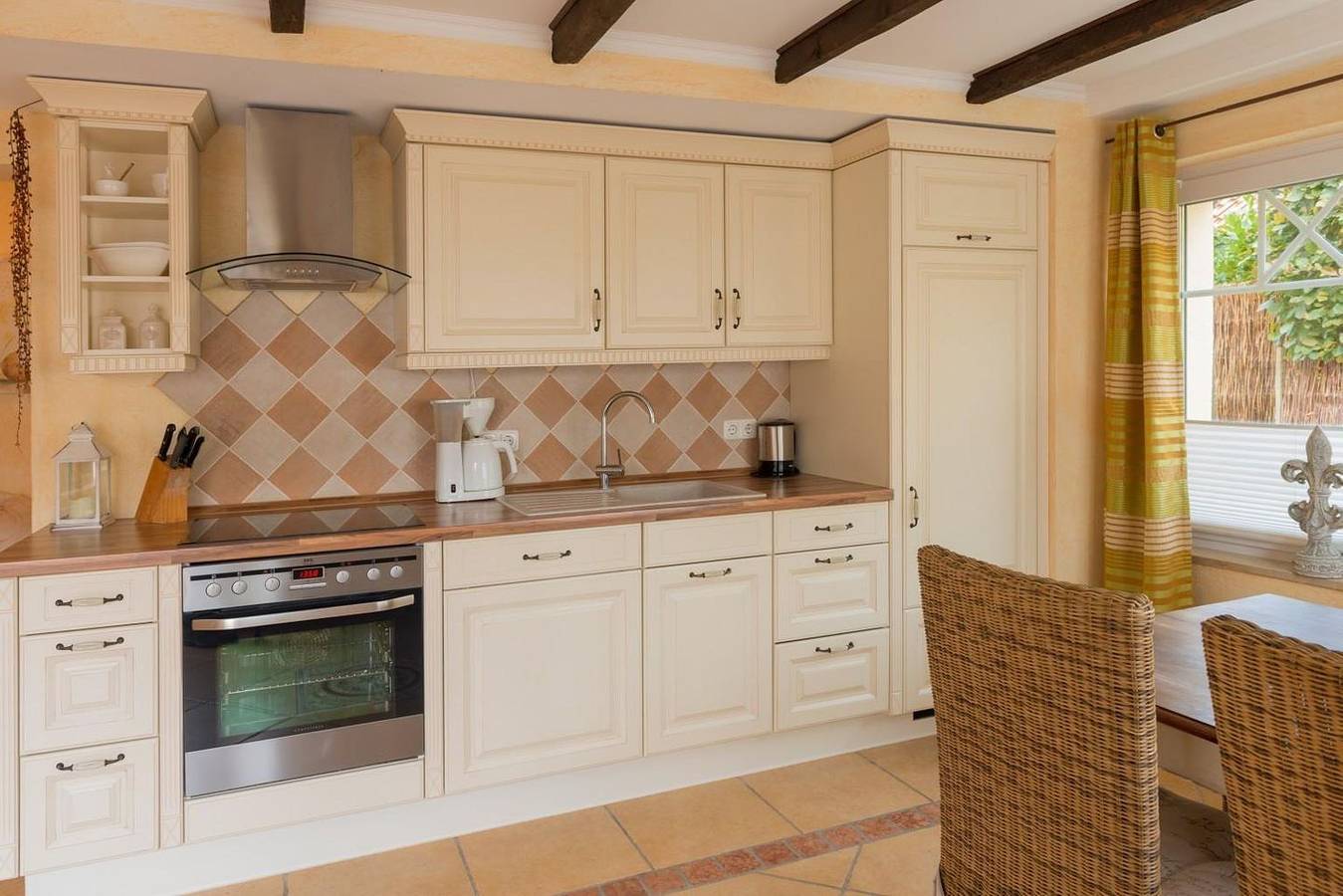 Ganze Wohnung, Landhaus Fewo Stranddüne Hunde willkommen 2 Bäder 2 Terrassen 50m zum Strand in Scharbeutz, Ostholstein