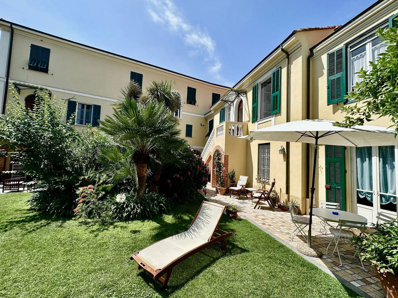 Appartamento intero, Villa in der Stadt-Privatparkplatz-Garten-6Gäste in Vallecrosia, Riviera di Ponente
