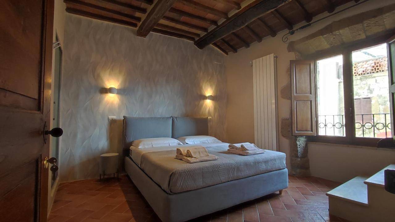 Double Room with Private Bathroom in Pitigliano, Province de Grosseto