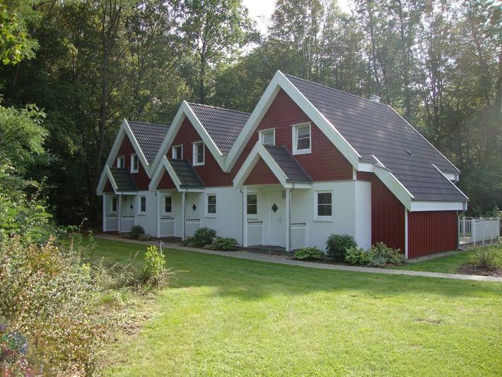 Ferienhaus für 14 Personen, mit Whirlpool und Terrasse sowie Garten und Sauna in Bad Saarow