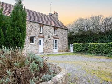 Gîte pour 10 personnes, avec terrasse et jardin, animaux acceptés à Saint-Lô-d'Ourville