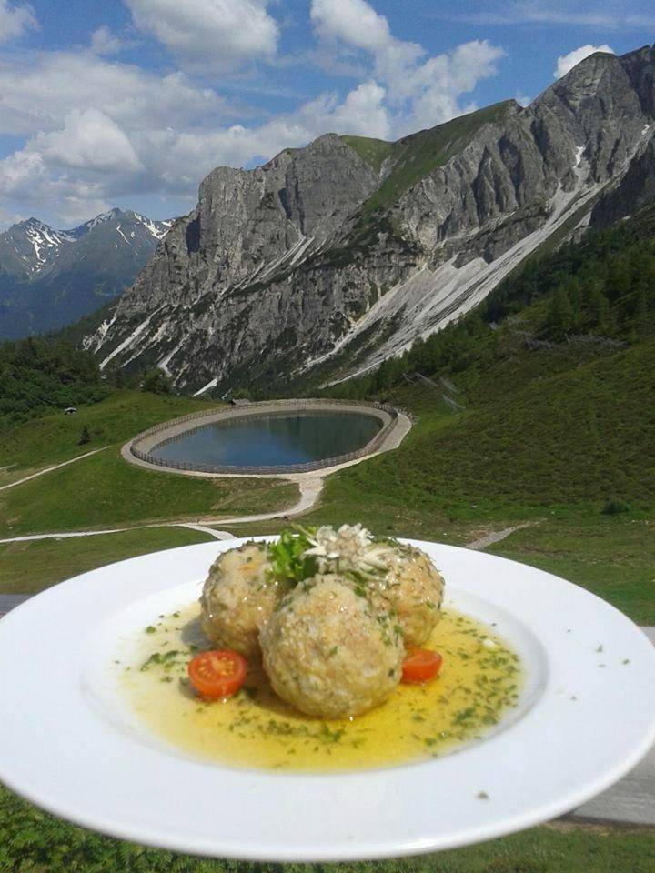 Edelweisshütte Ladurns in Stubaier Alpen, Brenner