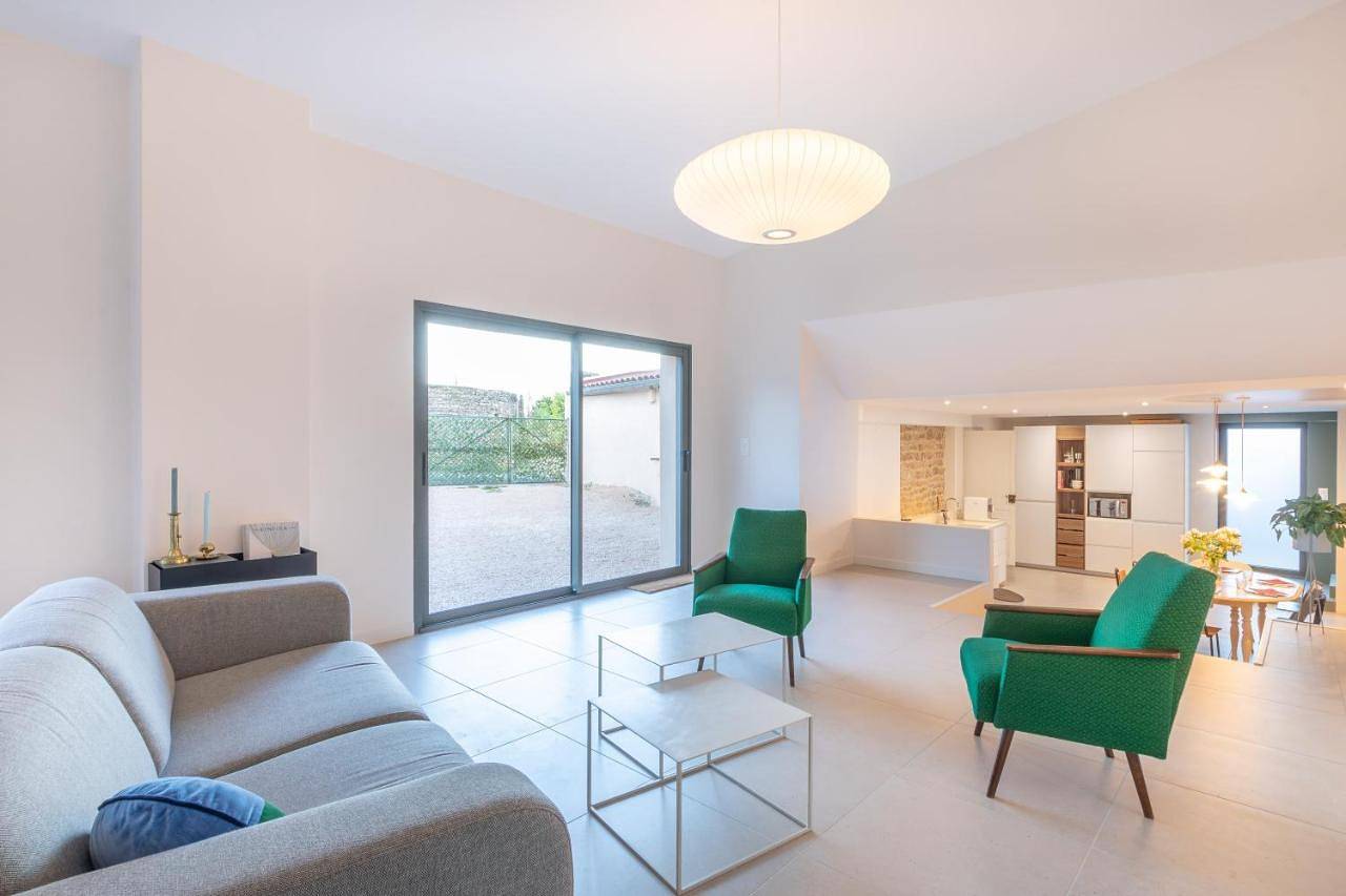 Four-Bedroom House in Lacenas, Région de Villefranche-sur-Saône