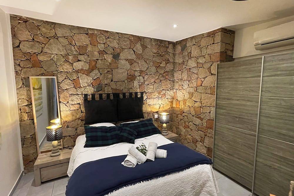 Résidence Maranatha, pieds dans l'eau à Porto Vecchio, villa 2 chambres in Porto-Vecchio, France