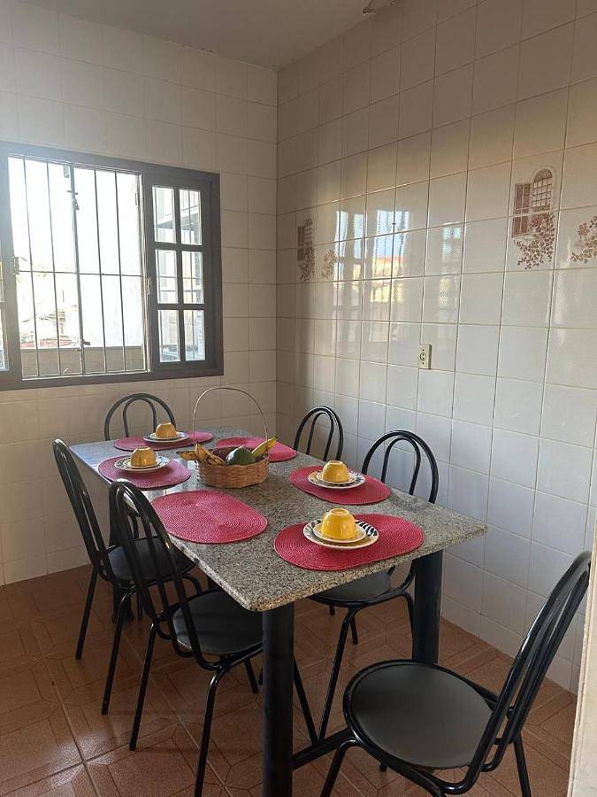 Casas e apartamentos de temporada para 9 pessoas, com balcão e vista, adaptado a crianças em Piúma (ES)