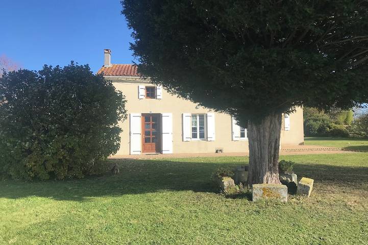 Location de vacances pour 12 personnes, animaux acceptés à Saint-Ciers-sur-Gironde