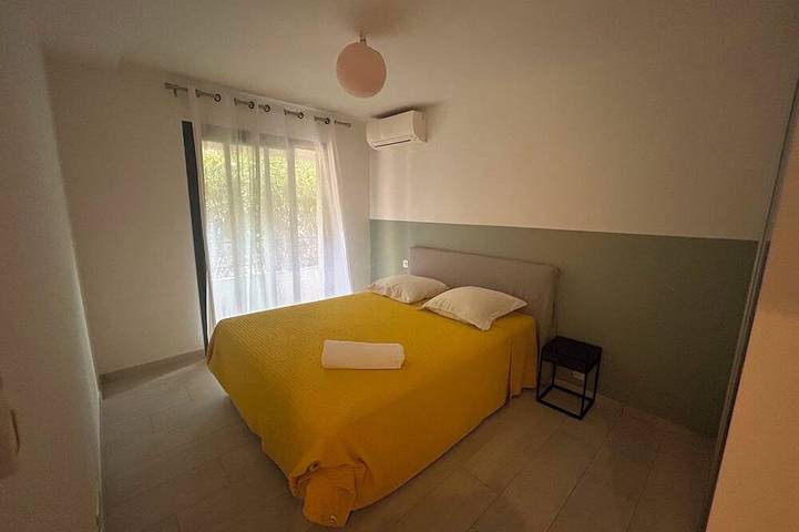 Ganze Wohnung, Between sea and mountains, spacious, quiet apartment with superb views. in Alata, Ajaccio und Umgebung
