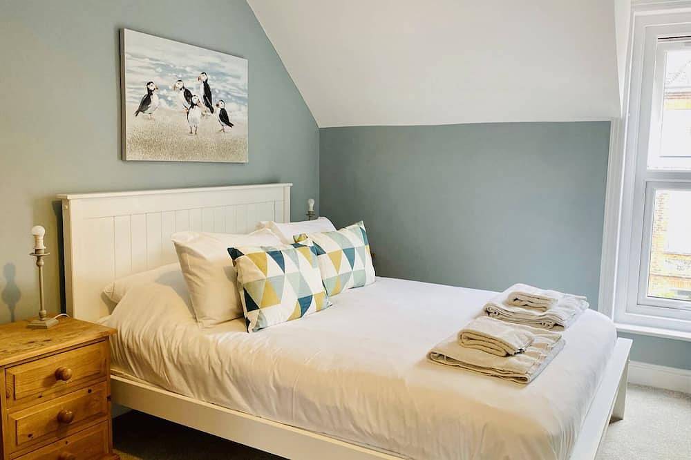 Coast House Cromer - Sleeps 15, hot tub, sea views in Cromer, Norfolk Coast