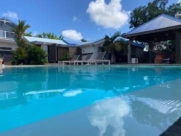 Maison d’hôte pour 2 personnes, avec piscine et jardin à Saint-François