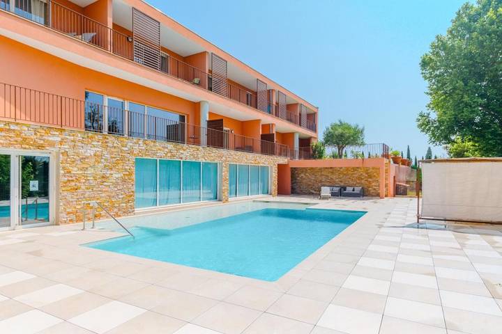 Hôtel pour 3 personnes, avec Balcon et Terrasse ainsi que Jardin et Bassin pour enfant