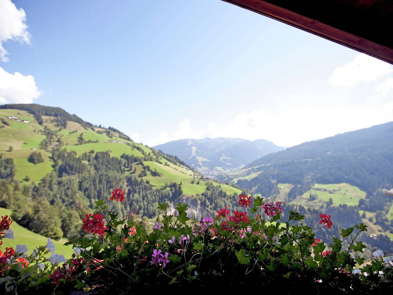 Entire apartment, Spacious Apartment in Sankt Johann im Pongau with Garden in Sankt Johann im Pongau, Ski Amadé