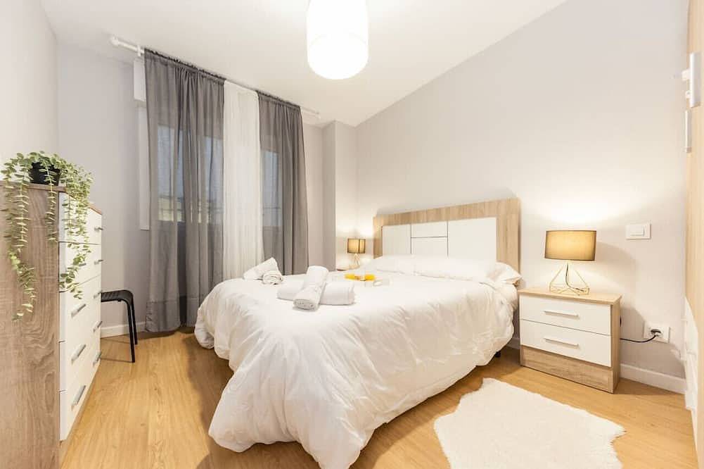 Entire apartment, Charming Oasis in Oviedo with Private Terrace in Oviedo, Cordillera Cantábrica
