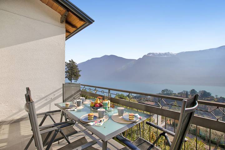 Ferienwohnung für 4 Personen, mit Seeblick und Pool sowie Terrasse, mit Haustier in Tremosine