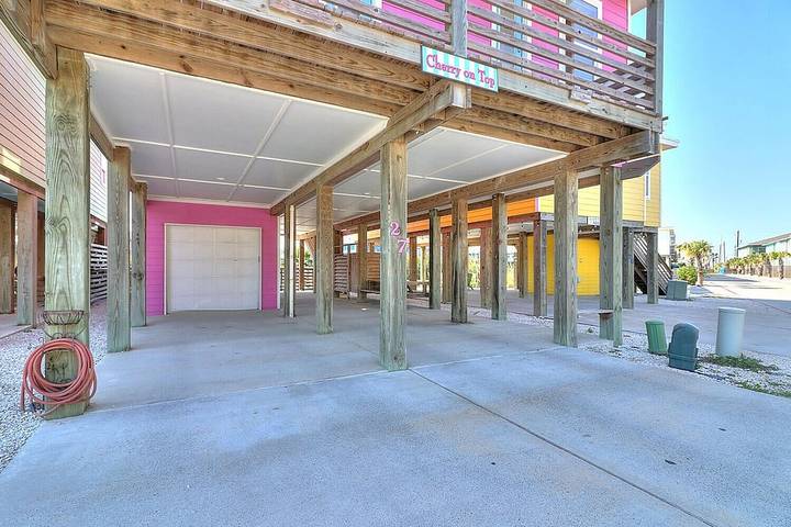 Vacation home for 12 people, with balcony and pool in Port Aransas