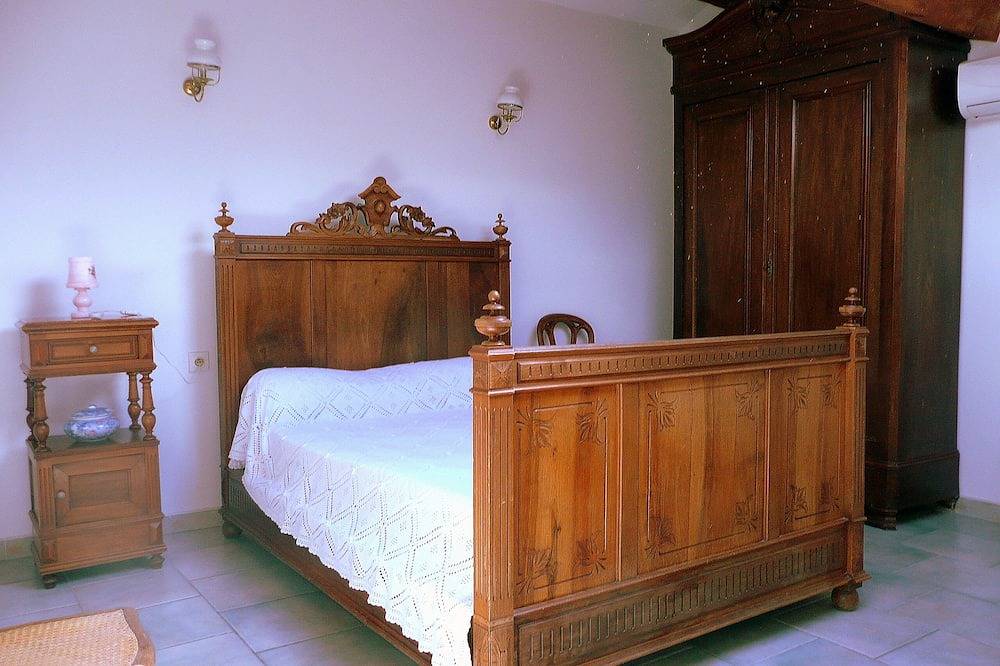 Gîte avec piscine  \"Le Mas Morelly\" à Avignon - Île de la Barthelasse. in Avignon, Vaucluse