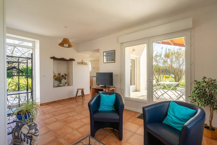 Casa 'Gite Piscina Interior Brouage' con terraza privada, jardín compartido y Wi-Fi in La Gripperie-Saint-Symphorien, Region de Rochefort