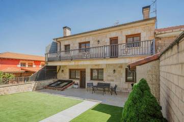Casa de vacaciones para 12 personas, con jardín y vistas, Se admiten mascotas en Sierra de la Demanda