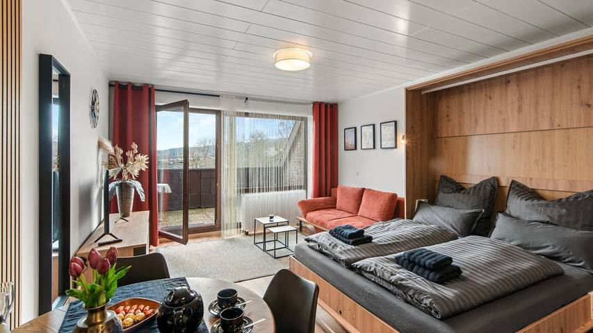 Ferienwohnung für 2 Personen, mit Balkon und Seeblick sowie Ausblick und Garten, mit Haustier in Simmerath