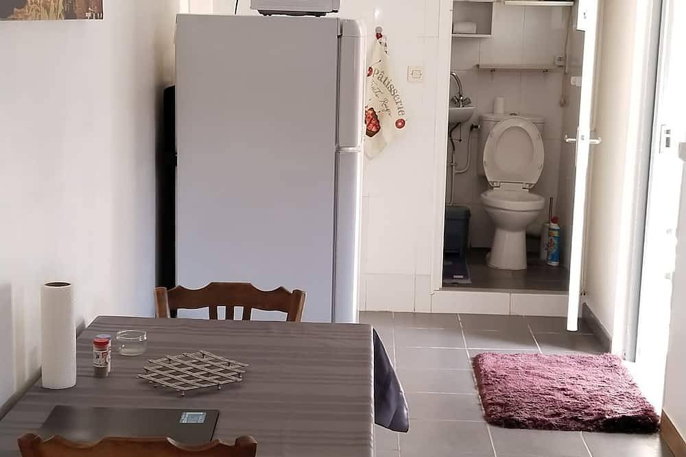 Petite maison de 25 m carré au calme, paisible.Derrière cour des propriétaires in Gargenville, Yvelines