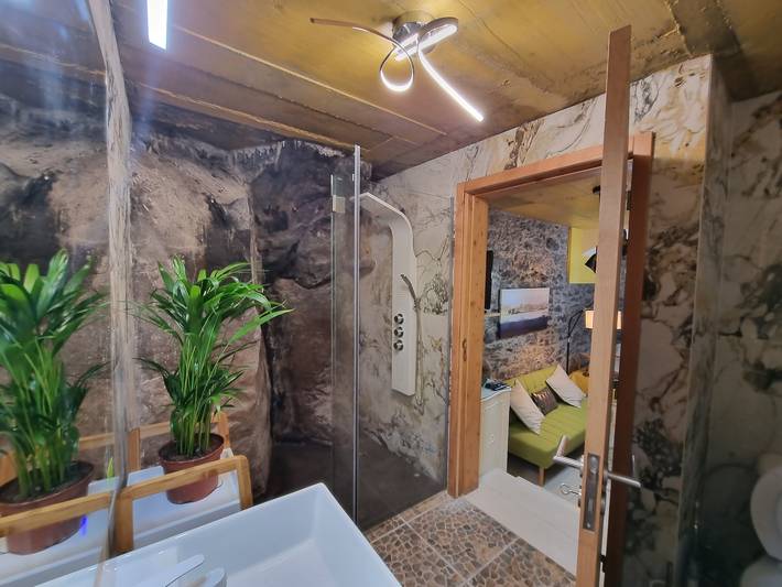 Gîte pour 2 personnes, avec vue sur l’océan et jardin ainsi que terrasse et vue sur l' Île de Madère - 4