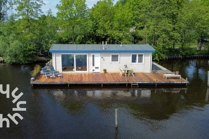 Boot voor 2 personen, met Terras in Nederland