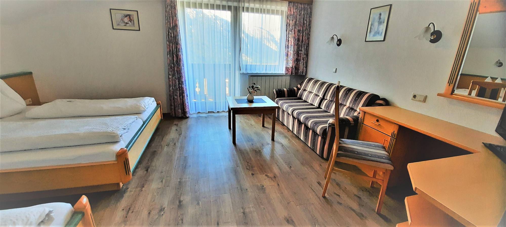 Apartamento vacacional entero, Mehrbettzimmer, Dusche, Wc, Balkon in Bschlabs, Pfafflar