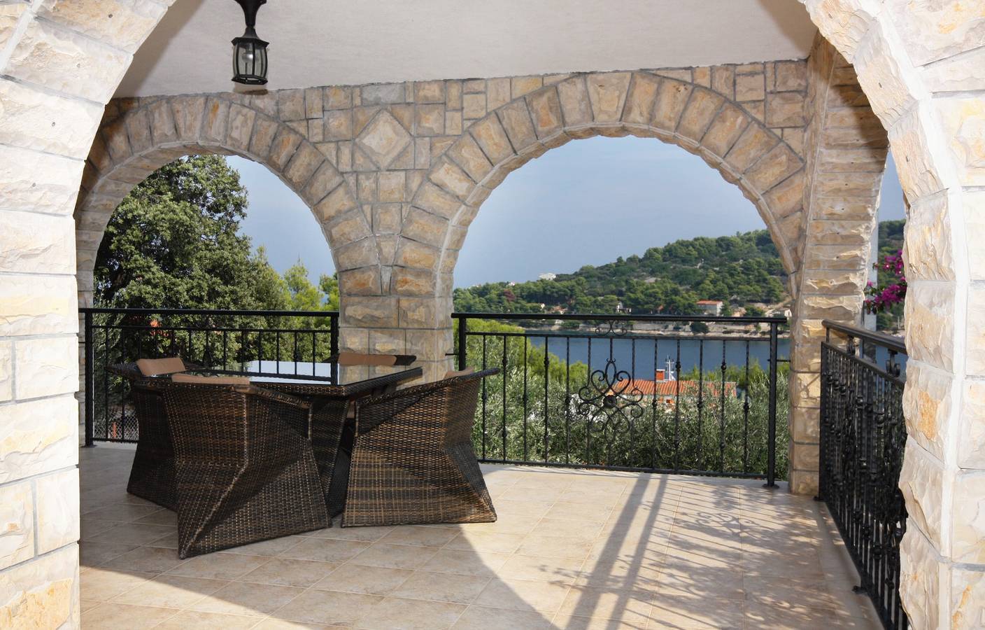 Ganze Wohnung, 2-Zimmer-Ferienwohnung mit Terrasse und Meerblick Rogac, Solta A-5183-a in Rogac, Solta