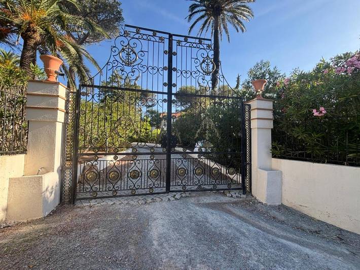 Location de vacances pour 25 personnes, avec jardin et terrasse ainsi que piscine et jacuzzi dans Plage Camp Long - 3