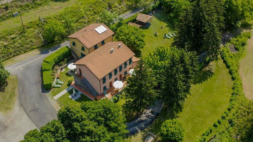 Appart’hôtel pour 2 personnes, avec Terrasse et Jardin ainsi que Piscine et Vue à Carro (Liguria)