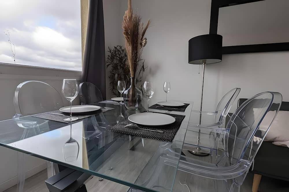 Apartamento entero, Bright 3-room apartment, balcony & parking - Paris 20 min in Sartrouville, Yvelines