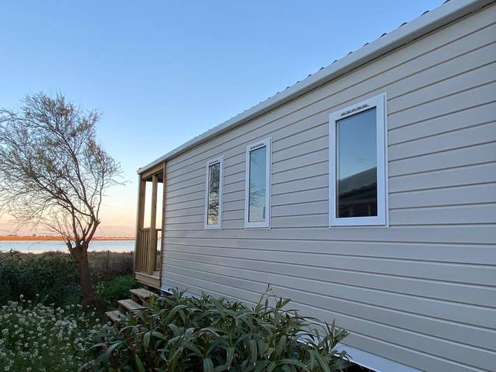 Camping de l'Arnel - Mobilheim 4 personen - Loggia Bay N°112 Ausblick auf den Teich - 2 Schlafz. in Villeneuve-lès-Maguelone, Mittelmeerküste (Frankreich)