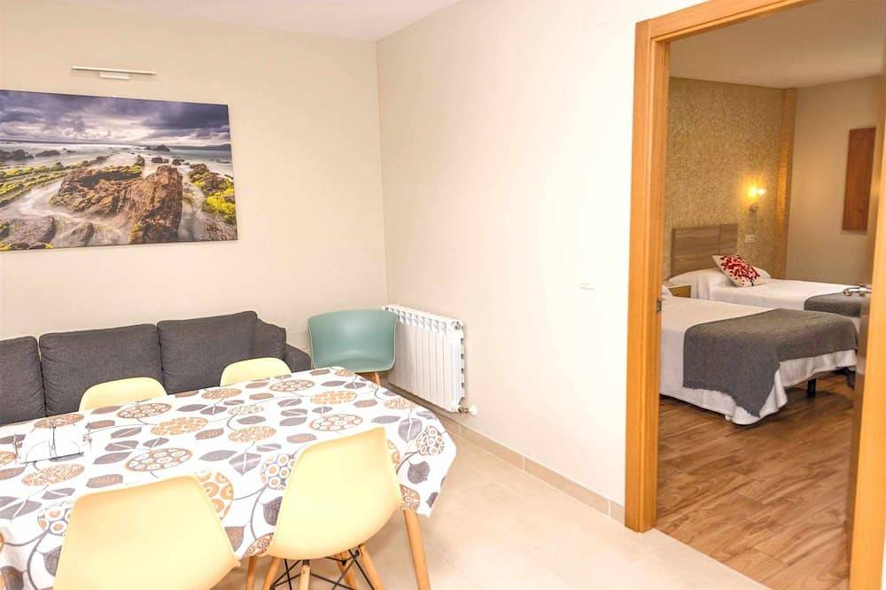 Apartamento entero, Apartamento 7:Porche con vistas a piscina y jardín in Tapia de Casariego, Costa Verde