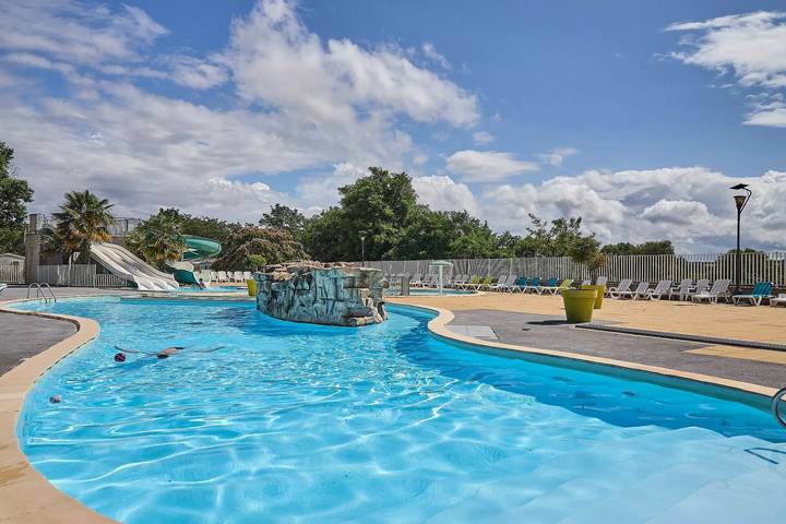 Camping pour 4 personnes, avec terrasse, animaux acceptés en Indre-et-Loire - 2