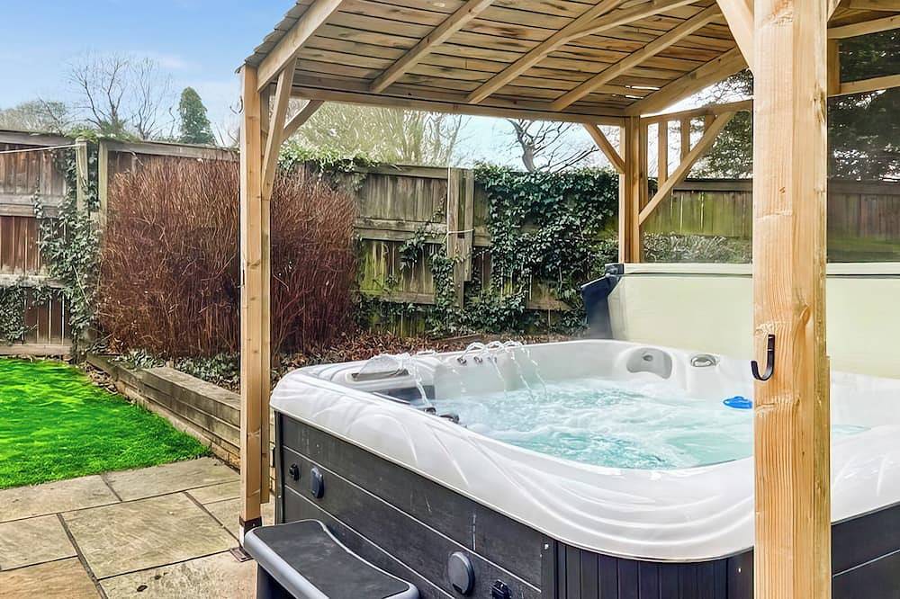 5 bedroom accommodation in Pudsey, near Leeds in Leeds, West Yorkshire