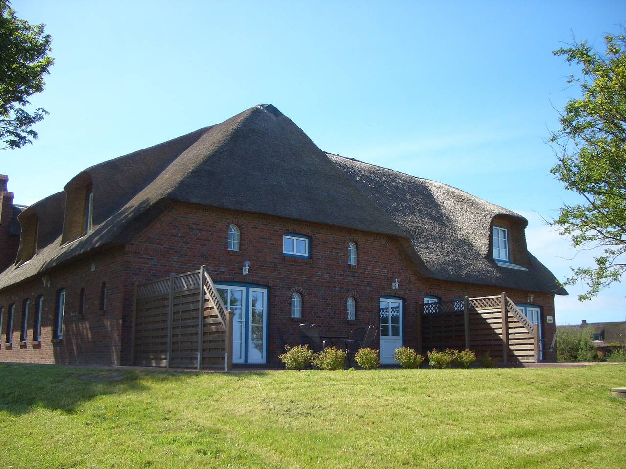 Entire apartment, Apartment "Seegarden" with Private Terrace, Shared Garden, and Wi-Fi in Pellworm, Nordseeküste
