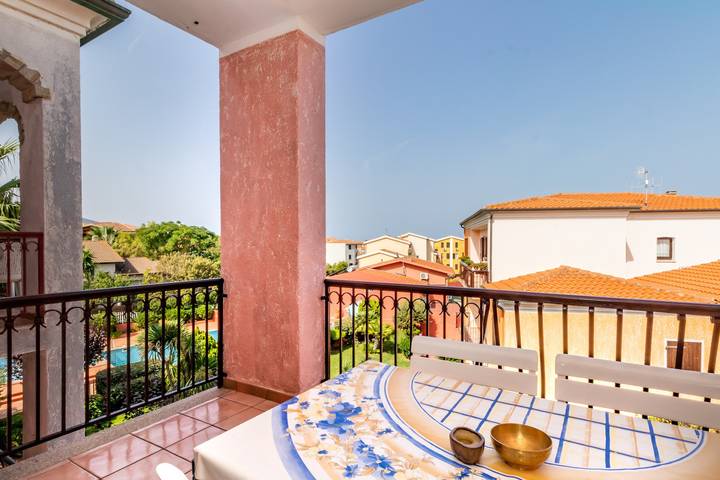 Appartement entier, Appartement Azalea avec balcon et Wi-Fi in Codaruina/Valledoria, Valledoria