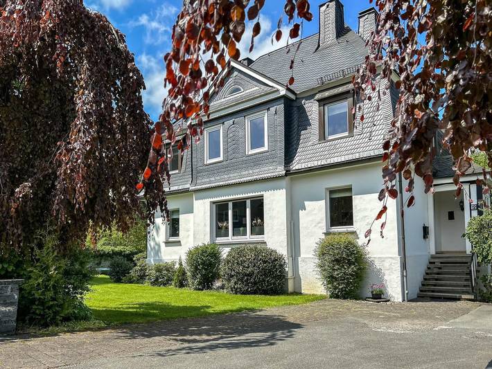 Ferienhaus für 12 Personen, mit Balkon/Terrasse und Terrasse sowie Garten in Siedlinghausen