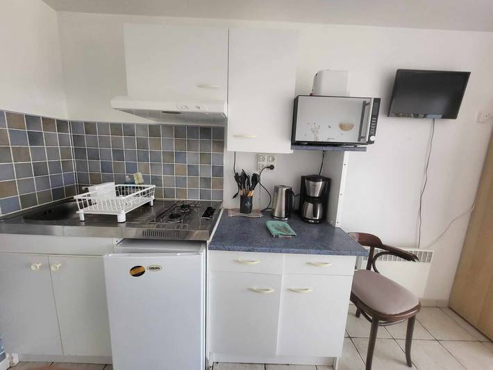 Hel enrumslägenhet, Studio "Les Iris - Hortensia" with Shared Terrace, Garden, and Wi-Fi in Monthou-sur-Cher, Sologne