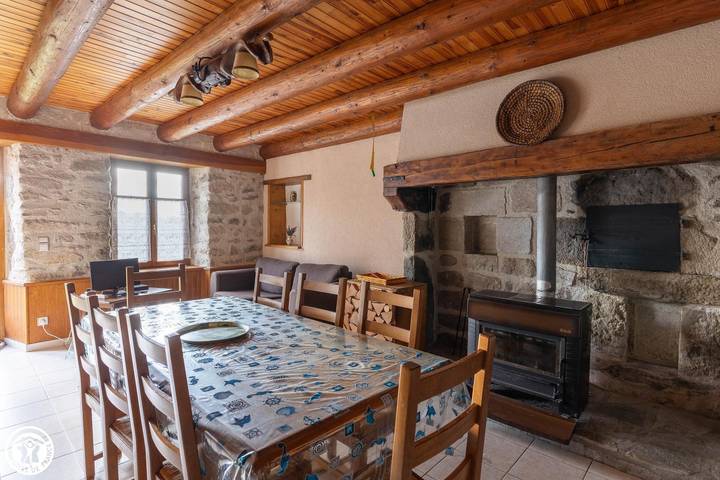 Gîte avec parking et jardin, 2km de Beurières in Parc Naturel Régional Livradois-Forez