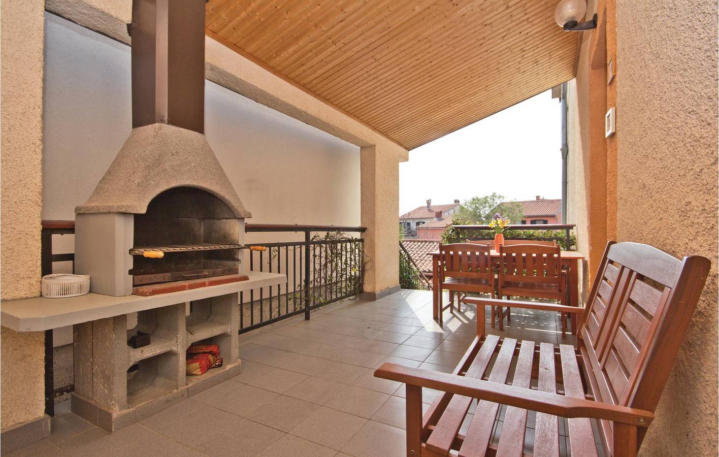 Ganze Ferienwohnung, Ferienwohnung für 5 Personen mit Terrasse in Valbandon, Südküste Istrien