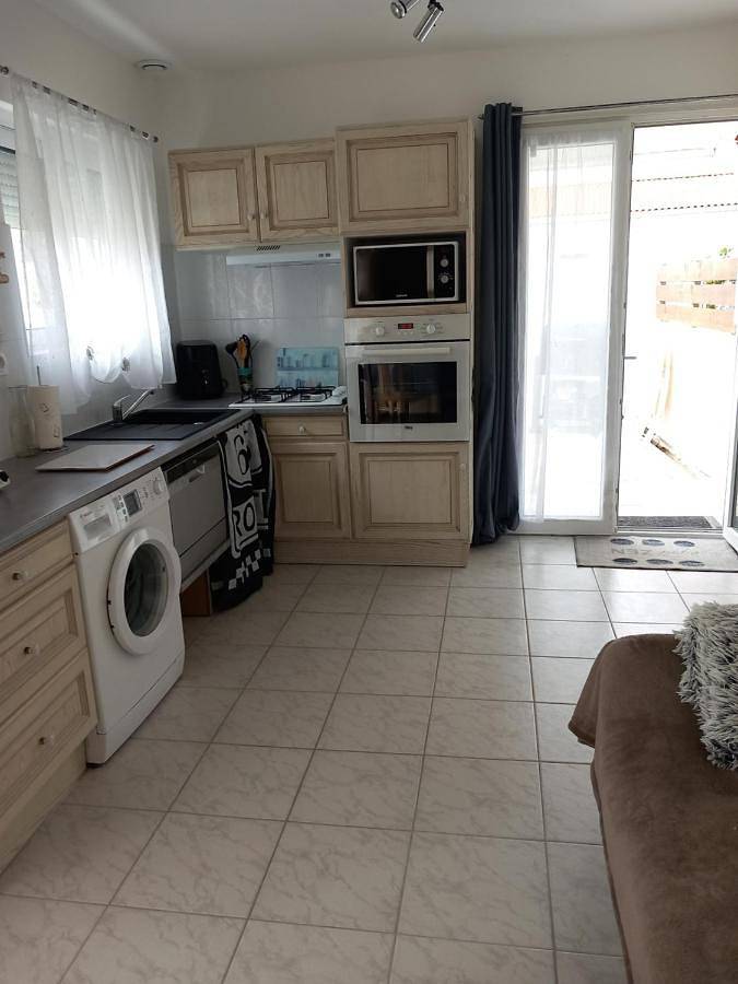 Petite maison avec jardin privé in Arvert, Côte de Beauté