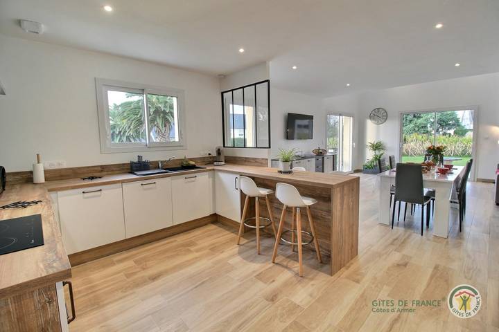 Gîte pour 6 personnes, avec terrasse et jardin dans L Armor - 2