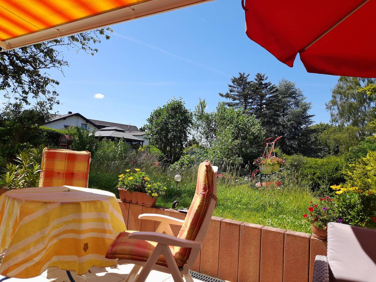 Ganze Wohnung, Ferienwohnung 'Sonnenblume' mit privater Terrasse, privatem Garten und Wlan in Daun, Vulkaneifel