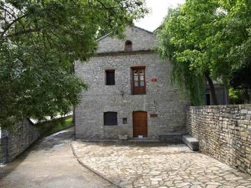 Auberge pour 4 personnes, avec jardin ainsi que terrasse et piscine à Aínsa