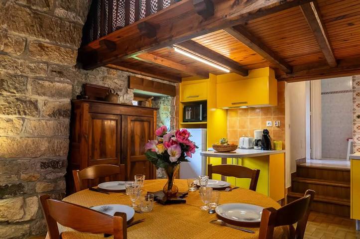 Gîte pour 3 personnes, avec terrasse et piscine, animaux acceptés à Saint-Pierre-des-Tripiers - 3