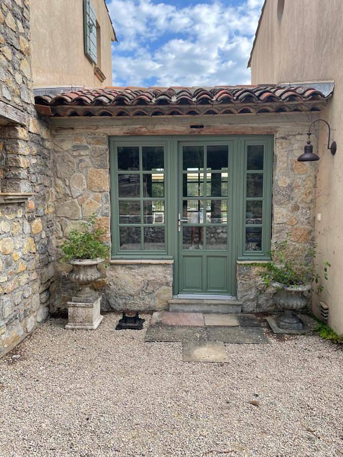 Location de vacances pour 2 personnes, avec vue ainsi que jardin et piscine à Taradeau - 3