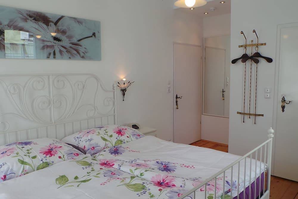 Ganze Wohnung, Ferienwohnung Top 1 für 1-3 Personen mit sonnigem Ostbalkon mit 2 Bädern, 40qm in Bad Reichenhall, Berchtesgadener Alpen
