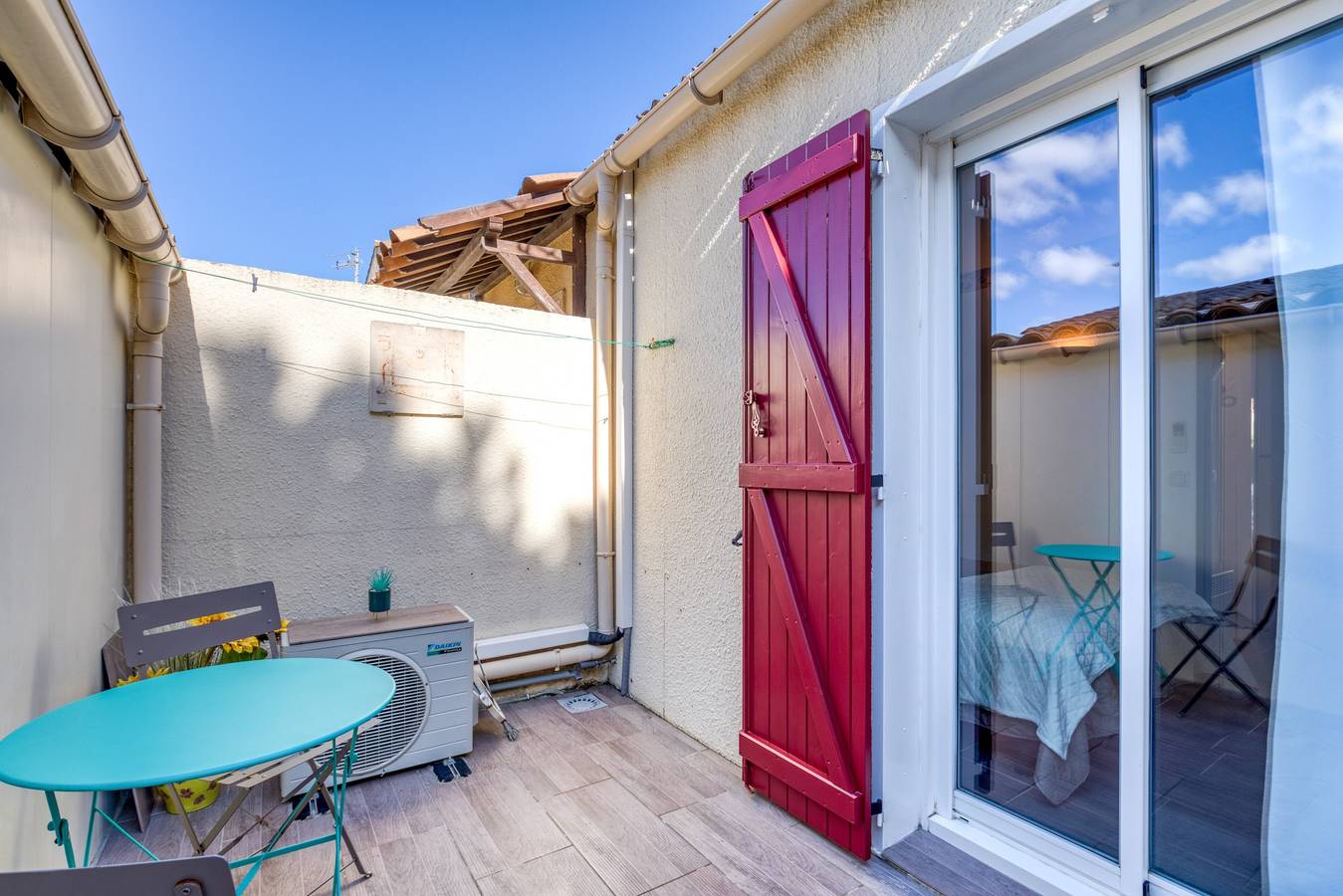 Maison de vacances "Villa Almina" avec piscine partagée et terrasses privées in Cap d'Agde, Agde