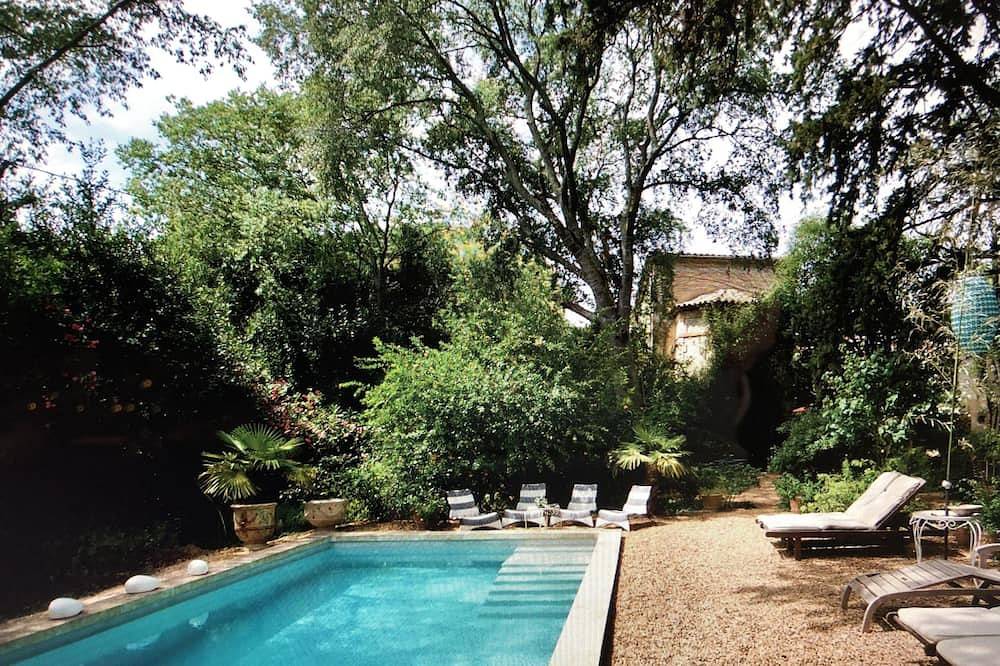 An ancient Mas set between vineyards, garrigue and the sea!  in Sommières, Region de Nimes