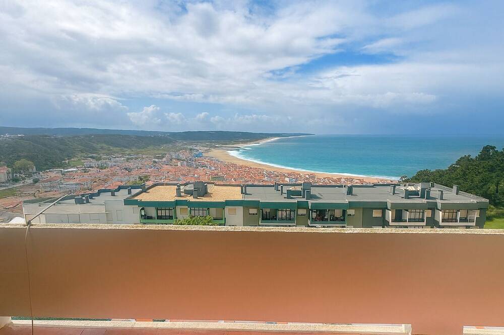 Ganze Wohnung, Gorgeous 2-bedroom apartment in welcoming Nazaré near the beach in Nazaré, Leiria District